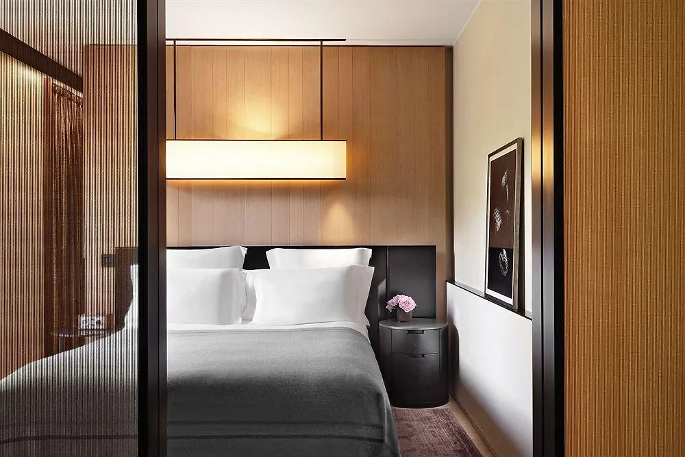 *****  Bvlgari Hotel Milano Italy